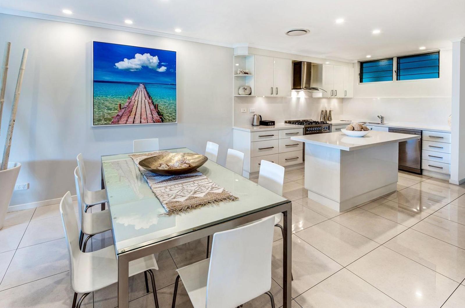 Sunset Waters Apartments Hamilton Island Exterior photo