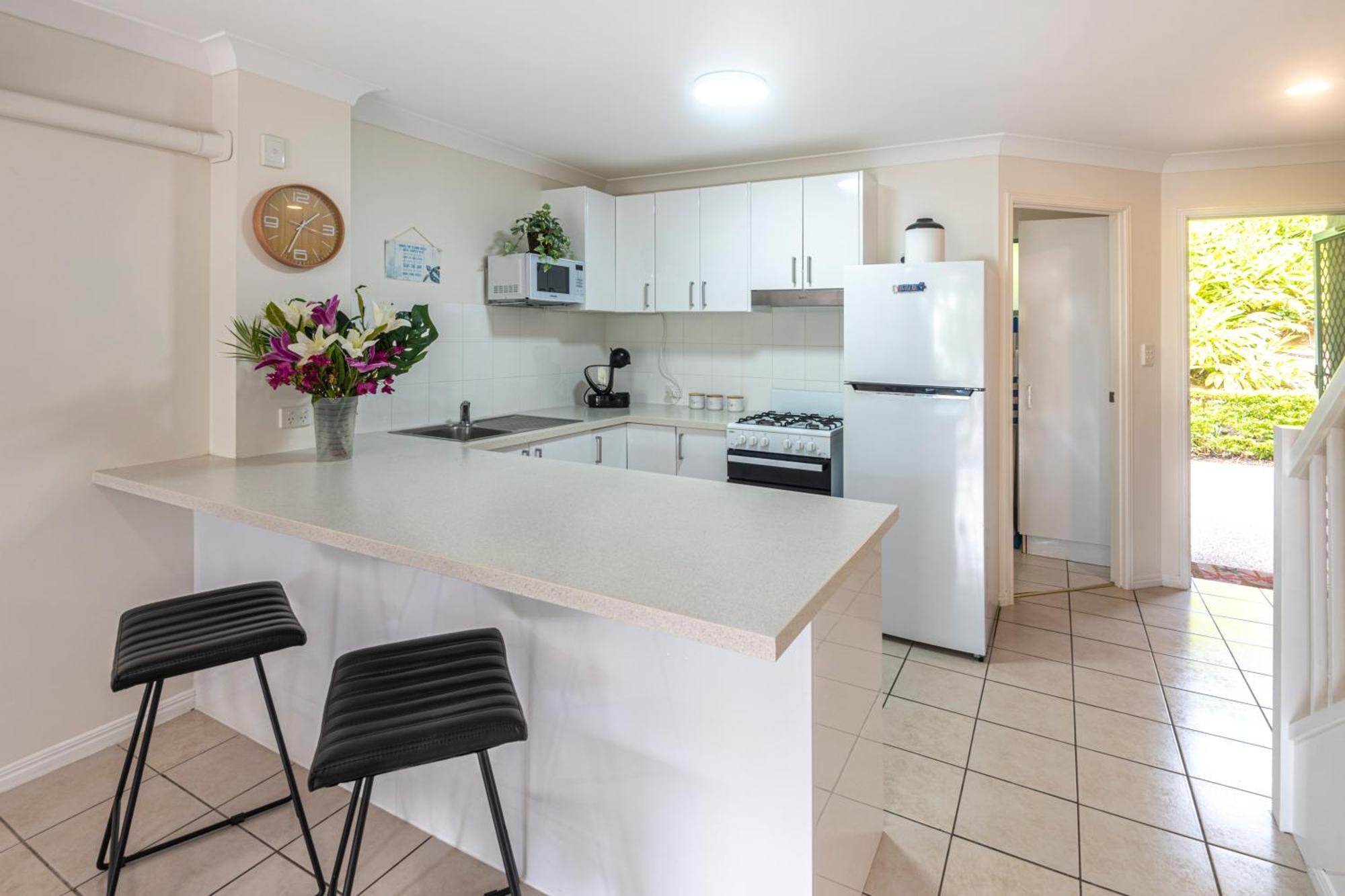 Sunset Waters Apartments Hamilton Island Exterior photo